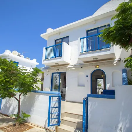 You And Your Family Will Love This Villa Close To The Beach, Protaras Villa 1444 Паралимни